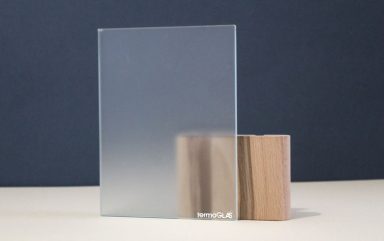 Satiniertes Glas